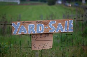 yard sale sign